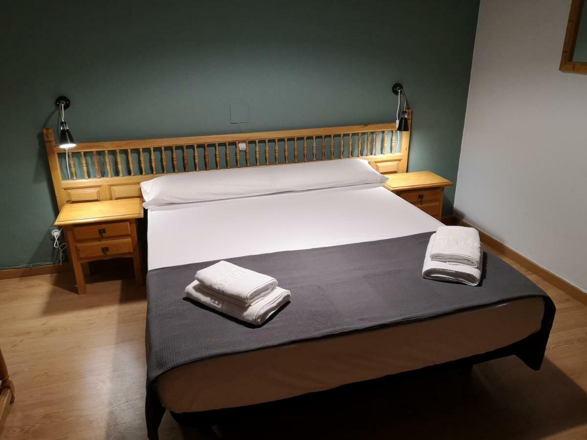 Hostal Becerril Becerril de la Sierra Ngoại thất bức ảnh
